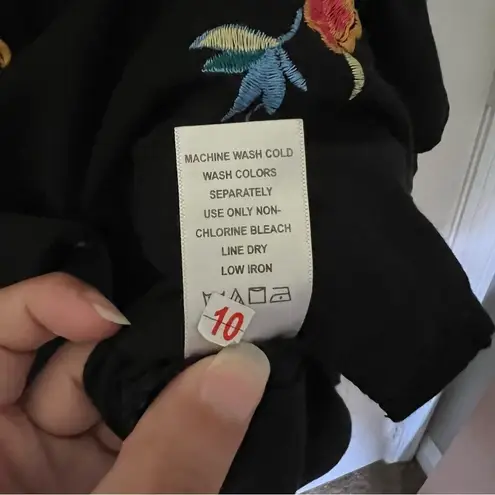 Woman Within floral embroidered long sleeve button down blouse size 14/16 M