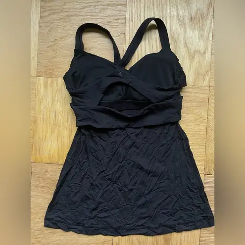 Lululemon  black Wrap it Up tank with built in bra size 4 EUC