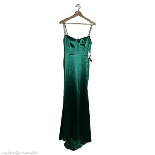 Mac Duggal Ieena for emerald green square neck line long gown dress size 4