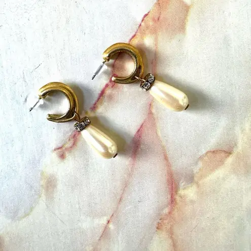 Vintage gold tone faux pearl drop earrings