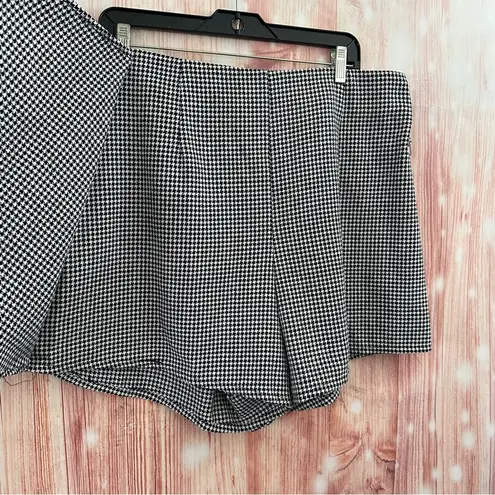 Cider Black Houndstooth Mid Waist Mini Skort