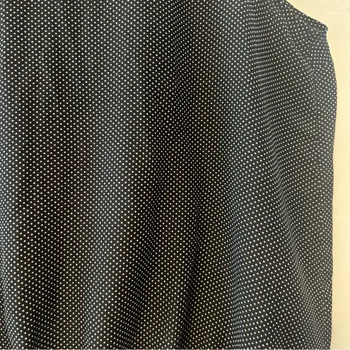 Torrid ⭐️ sleeveless black and white polka dot pleated chest blouse size 4