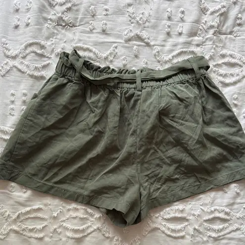 Forever 21 S GREEN CARGO BELT SHORTS