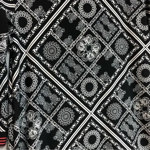 Blooming rose woman, 1X dress, white black and dark coral bottom