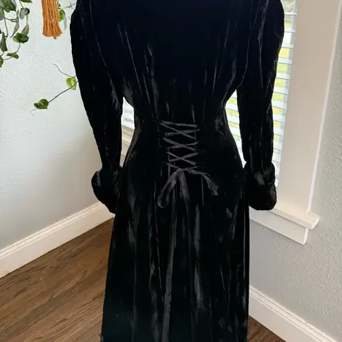 Vintage Rare Linda Harris Velvet Maxi Length Coat Size Medium Opera Coat Black