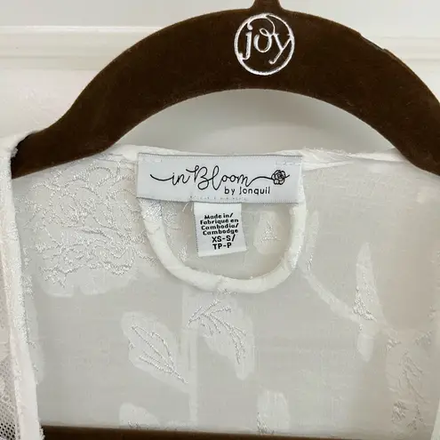 In Bloom Sheer White with Floral Texture and Lace Trim Kimono Robe Size XS - S - Image 4