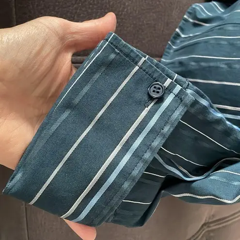 New York And Company Stretch Blue/Green Striped Button Down Shirt Size Medium