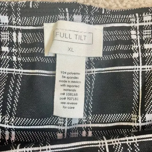 Full Tilt  black plaid skirt (L)