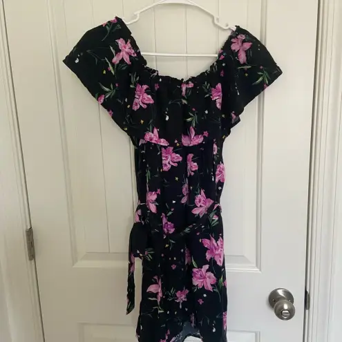 Forever 21 EUC |  women’s off shoulder floral dress — medium‎