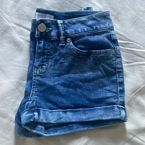 No Bo Shorts cuffed mid rise back pockets size 9 juniors 8 ladies
