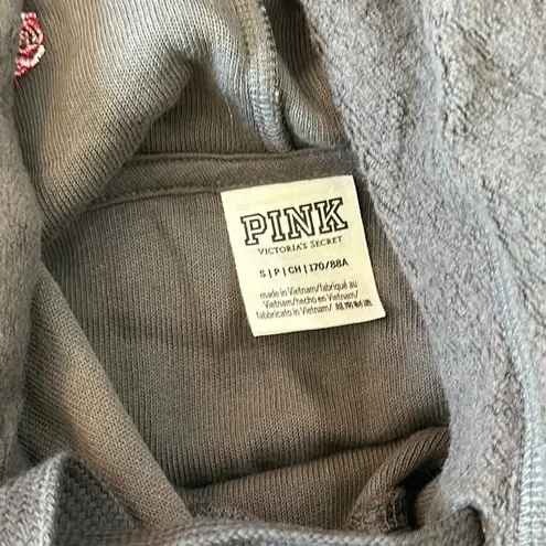 PINK
OUTER FLEECE CAMPUS ROSES HOODIE SIZE SMALL Gray