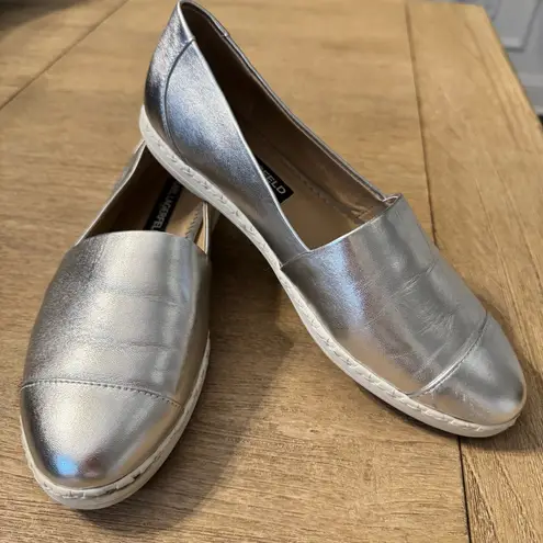 Karl Lagerfeld Paris Chespie Metallic Silver Leather Espadrille Flats Size 7