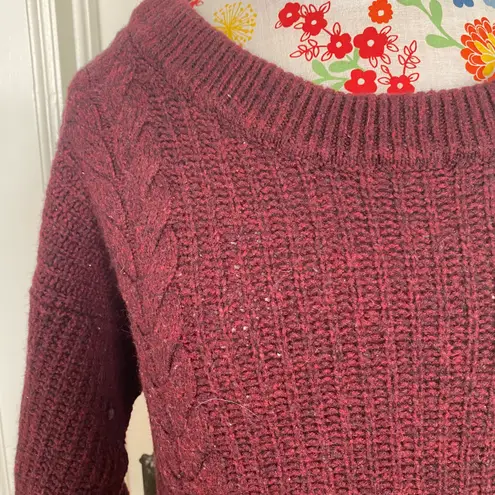 Woolen Burgundy Cable