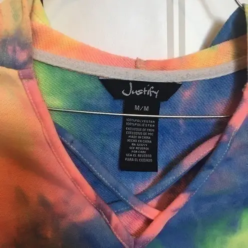 Justify Women’s size medium cropped tie dyed hoodie sweatshirt