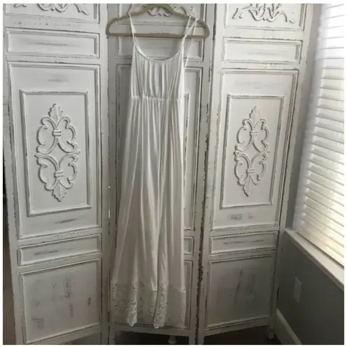Motherhood Maternity Lace Hem Boho Maxi Dress in White size Small, NWOT