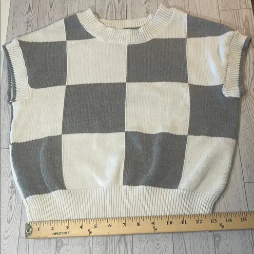 moon & madison Gray and White Boxy Cropped T