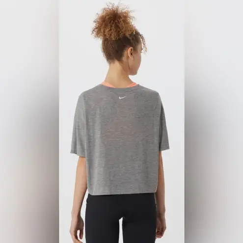 Nike  dri-fit oversized gray training crop front pocket logo T-shirt