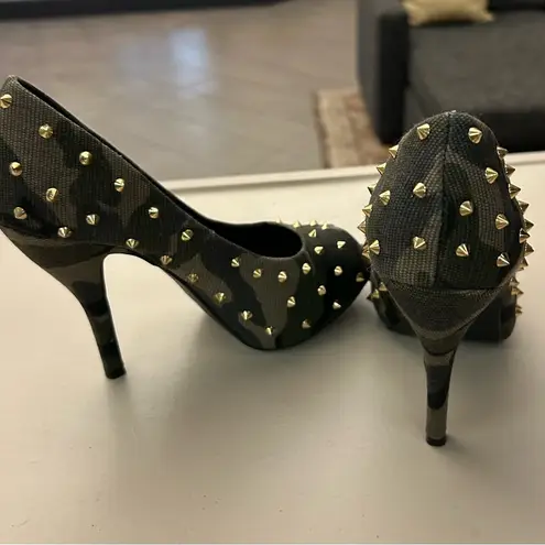 Shoedazzle camouflage Studded Heels size 8 A couple of peel spots inside minor! Black