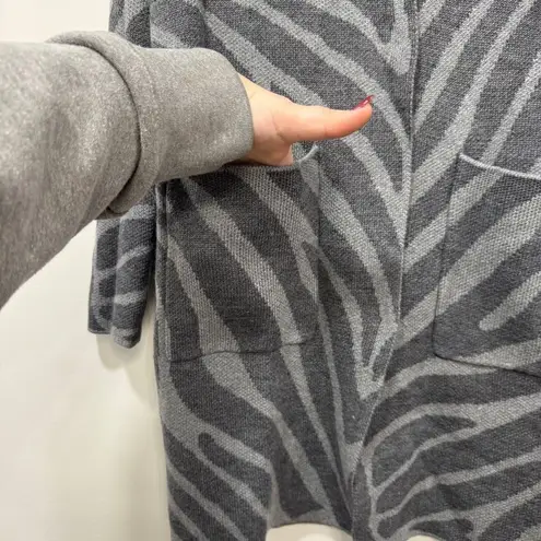 J. McLaughlin Women Hallie Sweater XS Wool Cardigan Long Line Zebra Gray Jacquard
