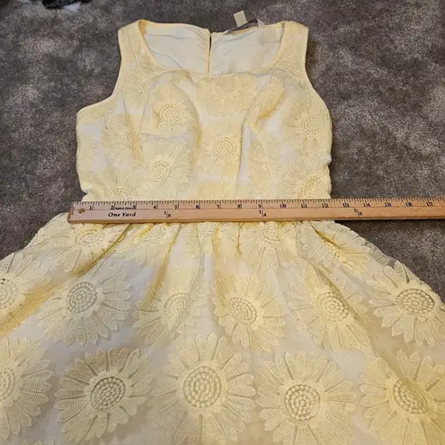LC Lauren Conrad Lauren Conrad LC Size 4 Light Yellow Floral Flower Lace Tea Party Dress Wedding
