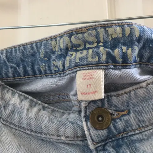 FINAL MARKDOWN Juniors Mossimo distressed shorts (17) Size undefined