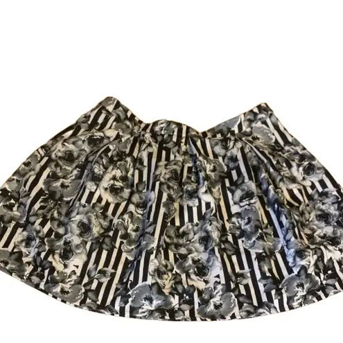 City Chic BLACK, GRAY & WHITE FLORAL AND STRIPED PRINT FULL SKATER SKIRT (20)