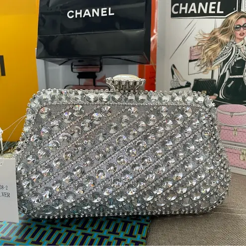 ✨Elegant Silver Crystal Bling Clutch ✨NWT