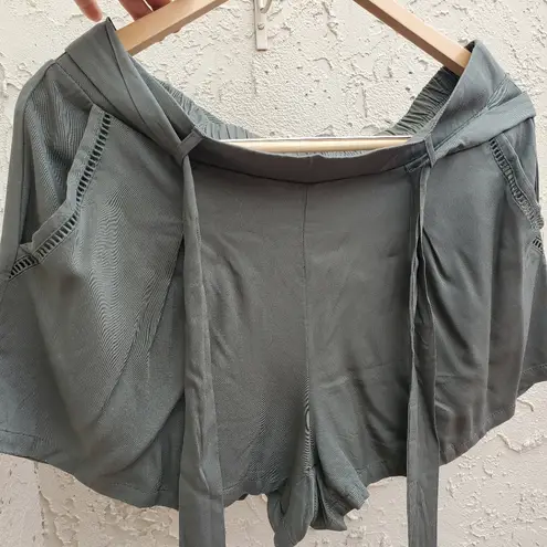 Steve Madden High waisted belted pleated shorts sz M,L