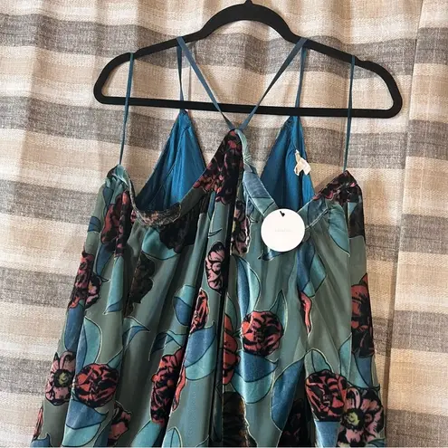 En Crème Blue Velvet Cold Shoulder Top Size Small