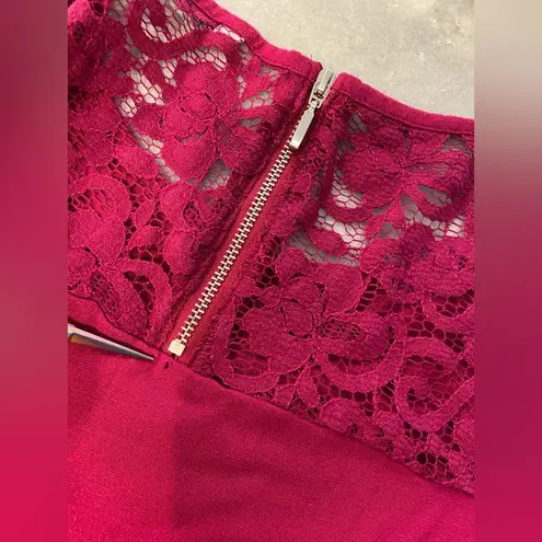 New York & Co Size M Magenta Lace Short Sleeve Stretch Zip Back Top Pink Size M