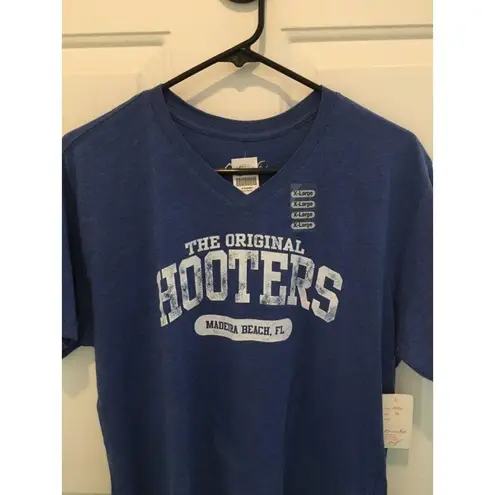Hooters New Women’s Vintage Tee from Madeira Beach Florida Size Large