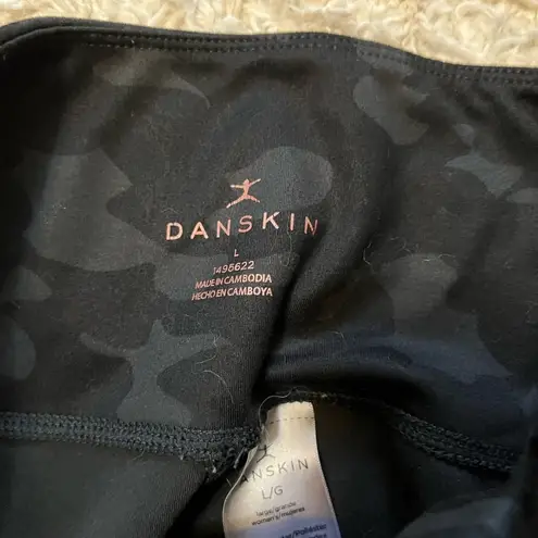 Danskin  camo leggings size large