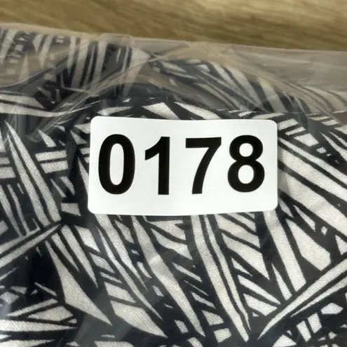 Coldwater Creek Cropped Pants Women's 14 Black White Palm Leaf Print Natural Fit