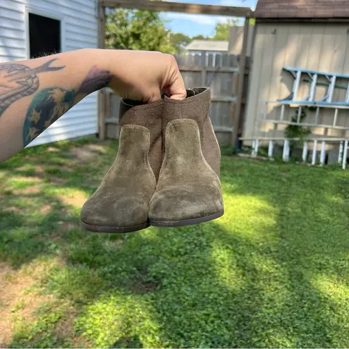 Violet & Red women's Cupid Suede Bootie Olive Size 7.5ā boho cottagecore Green