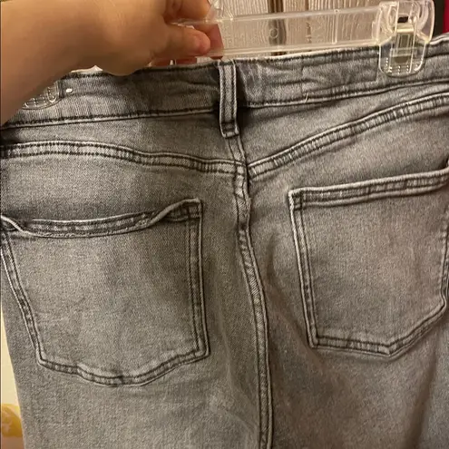 ZARA  Women's Distressed Gray Straight Leg Jeans NWOT