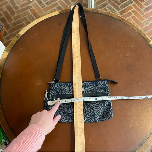 Baggallini Plaza Mini Gray Floral Crossbody Wristlet Wallet Bag travel cruise