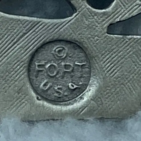 FORT USA Merry Christmas Tree Holiday Jewelry Pin Brooch Silver Color Unisex