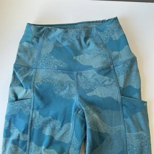 The North Face  Luxe Motivation Blue Camo Leggings‎ XS