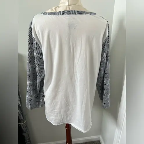 Van Heusen 3/4 Sleeve V-neck Top XL