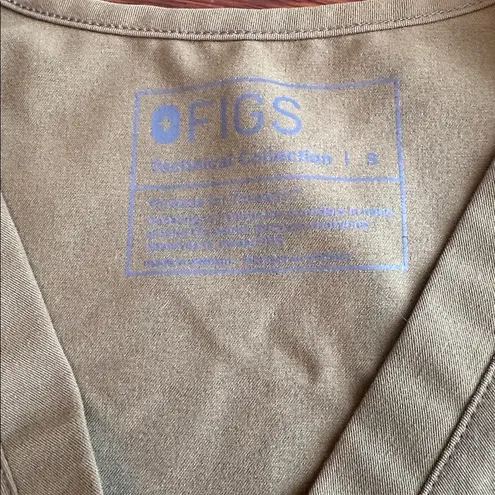 FIGS  women’s technical olive scrub top size small
