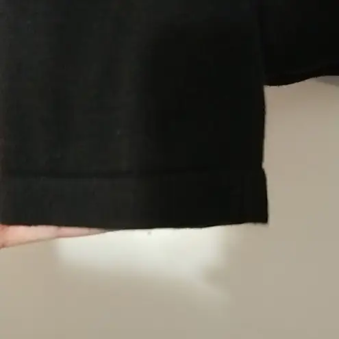 Daisy Fuentes  sz small black sweater button (351)