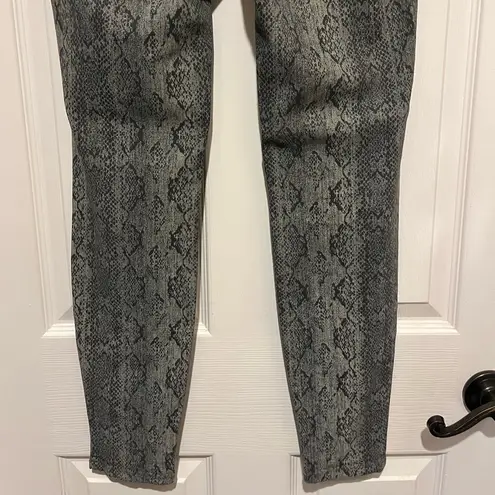 Bebe  Black Snakeskin Print Black/Grey Skinny Jeans Size 27 low rise stretch