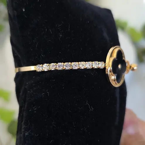 Gold Bangle Bracelet Quartefoil Flower Clover with Cubic Zirconia