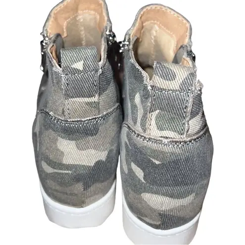 Soda  brand camouflage design side zip sneakers. New!