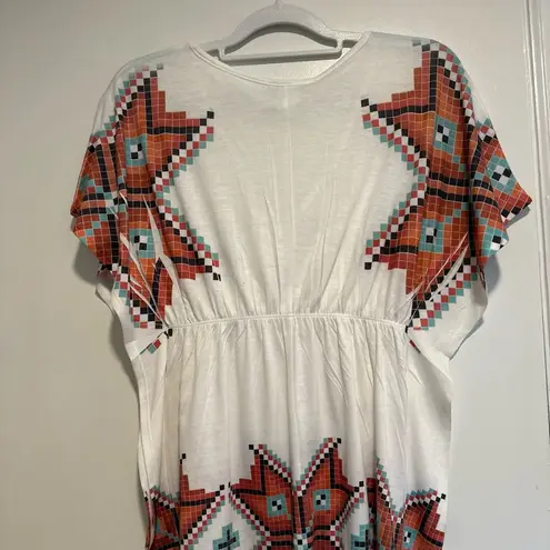 julie's closet Julie’s Closet Southwest Aztec Lightweight Flutter Sleeve Top. Vneck Lightweight