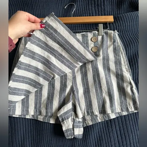 Pull & Bear Pinstripped Blue & White Skort - Image 2