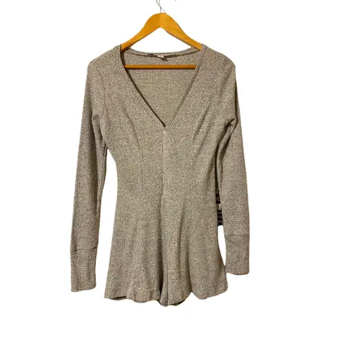 HYFVE Womens Sweater Romper Gray Medium V-neckline Short Snaps Long Sleeves NWT