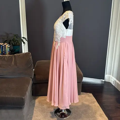 Women’s Ivory Lace Top Pink Chiffon V