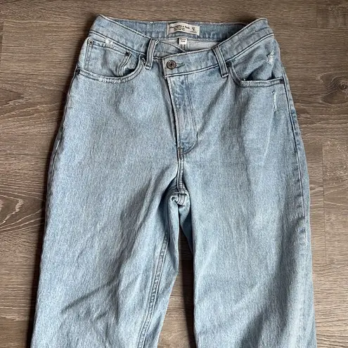 Abercrombie & Fitch  curve love Ultra High Rise 90s Straight Jean Criss Cross