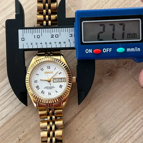 Geneve Vintage Ladies Watch White Dial Day Date Windows Gold